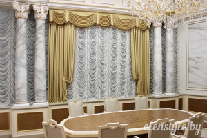 статичная французская штора из белой немецкой вуали в административное помещение.
