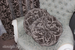 круглые подушки с пуговицей из бельгийского кофейного бархата.